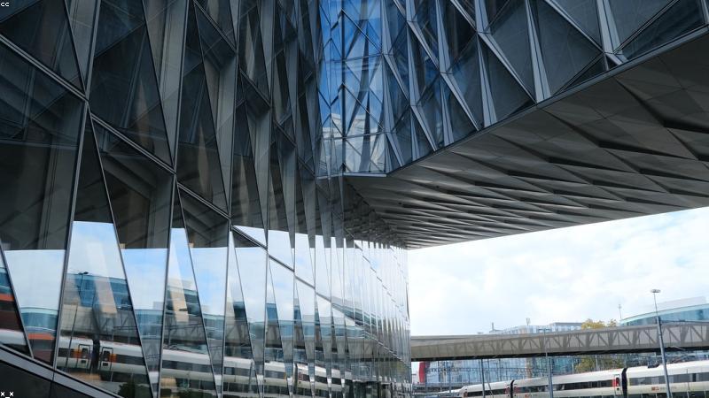 91av 91浏览器 团队在开放办公区讨论浏览器内核优化方案